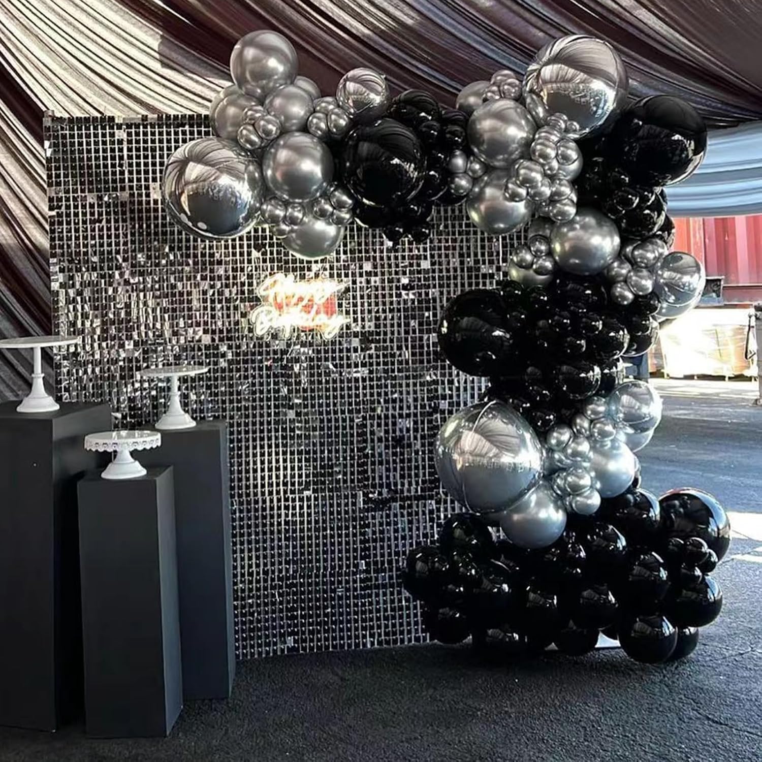 87個の黒とメタリックシルバーのバルーンガーランドアーチキッ - Balloon Arch Kit のレビューと価格